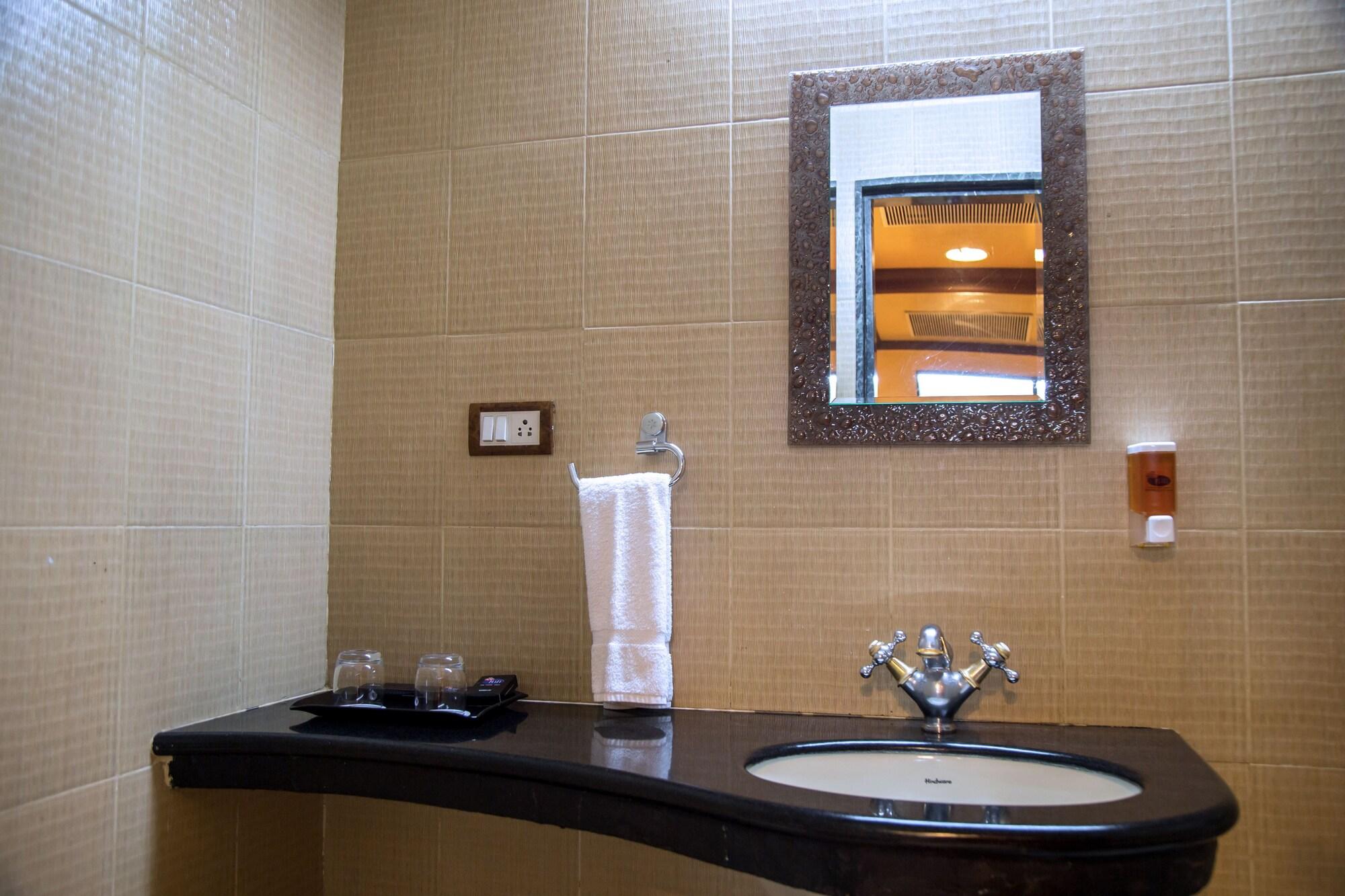 Hotel Tip Top Plaza Thane Buitenkant foto