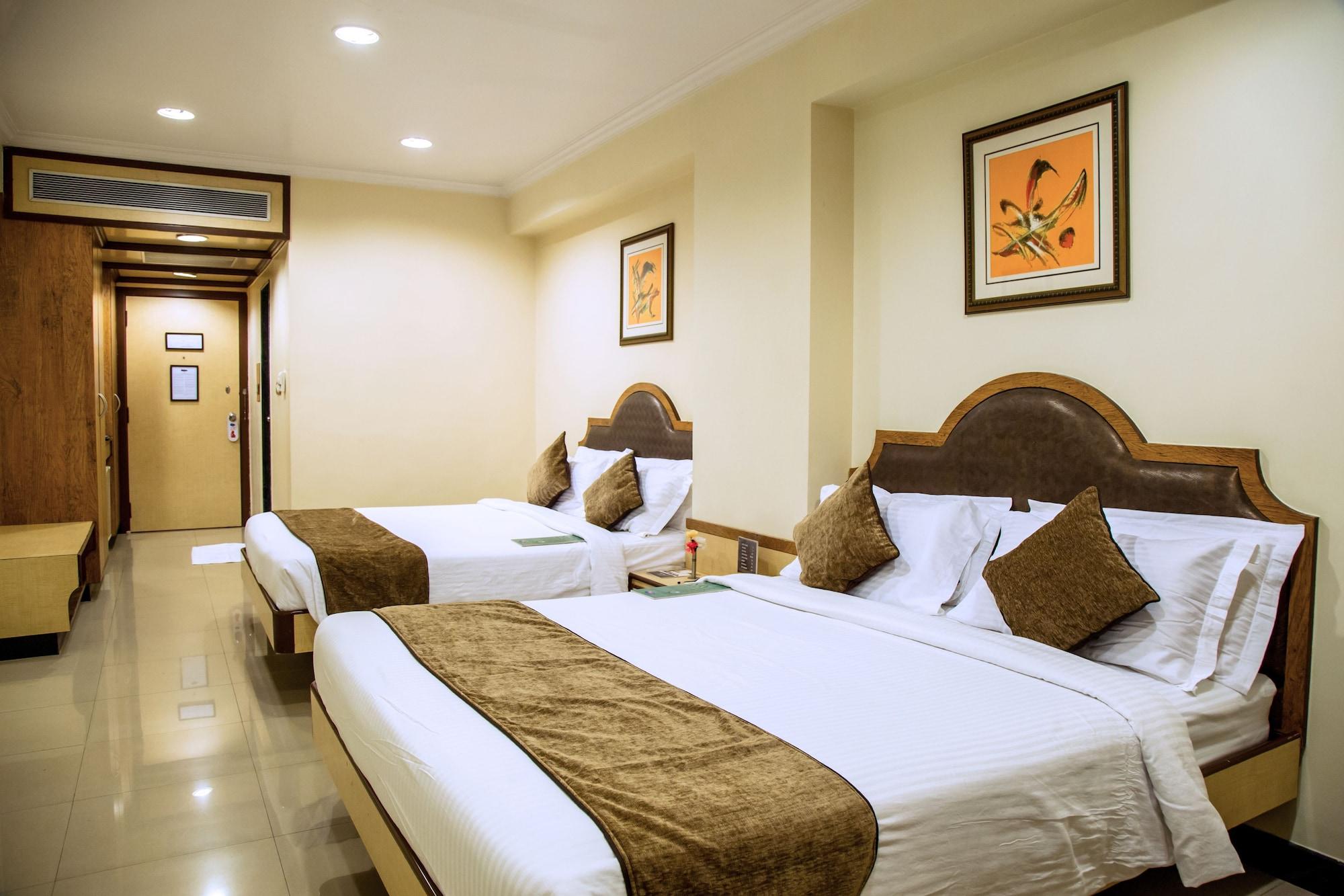 Hotel Tip Top Plaza Thane Buitenkant foto