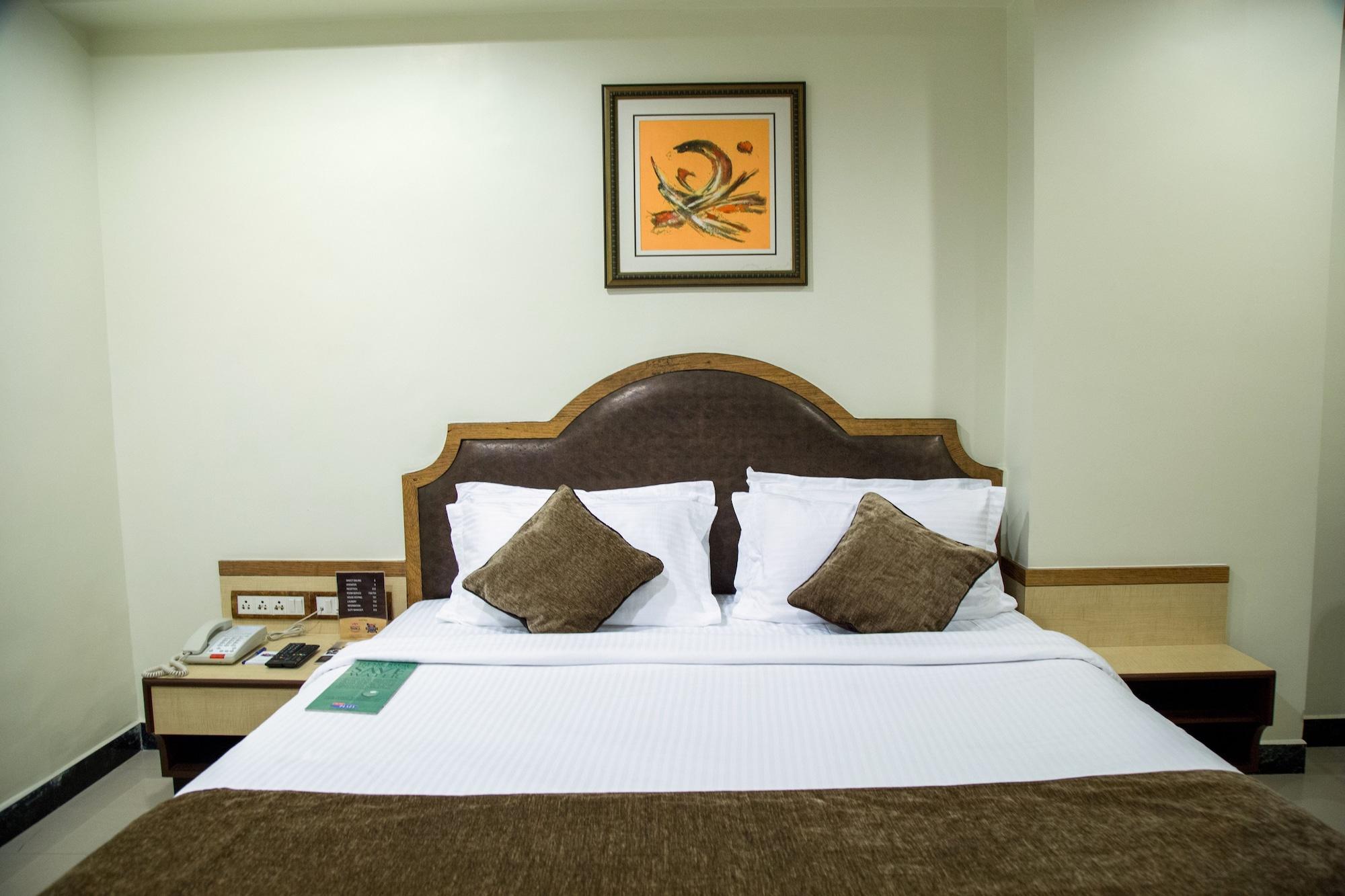Hotel Tip Top Plaza Thane Buitenkant foto