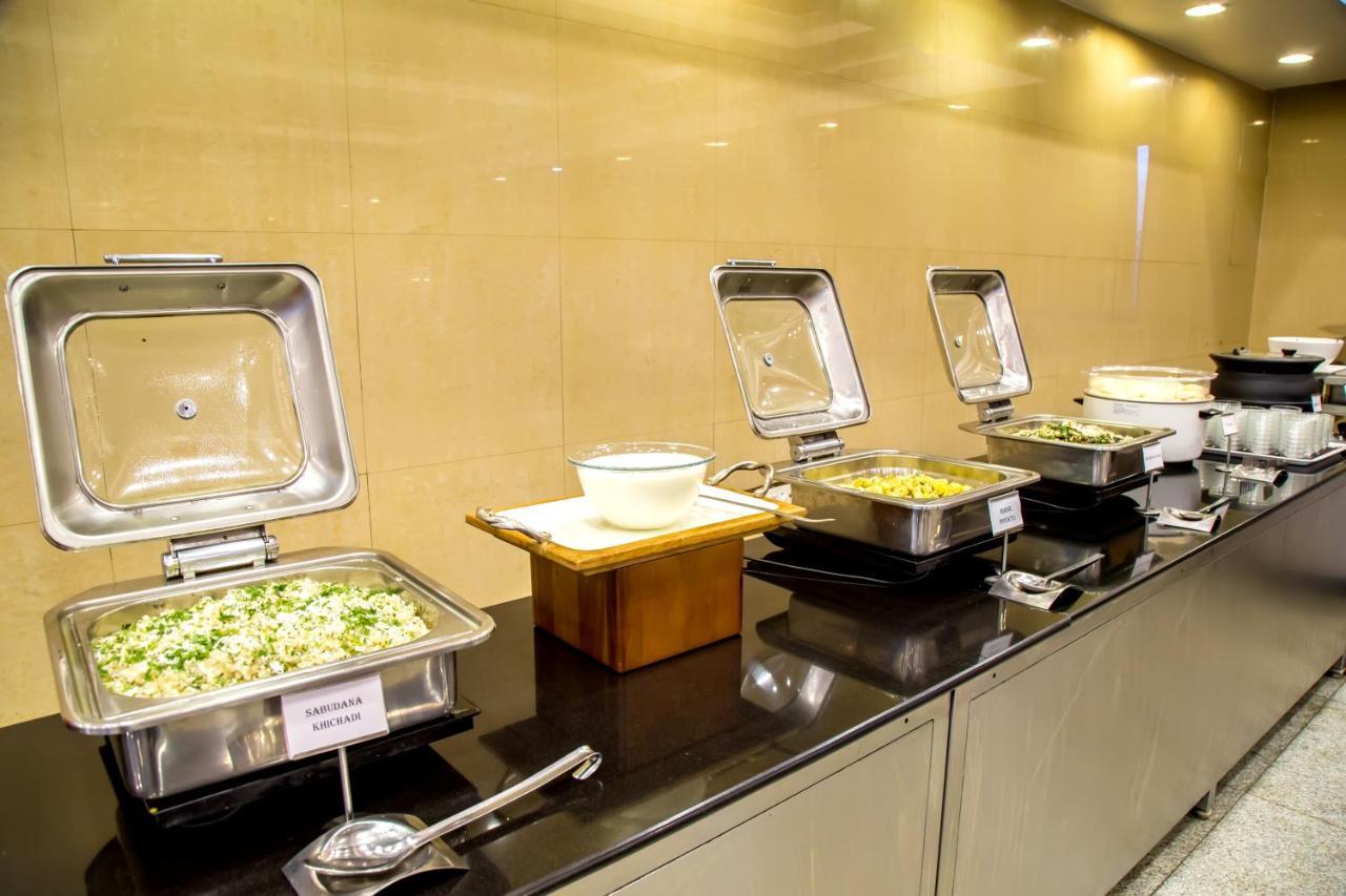 Hotel Tip Top Plaza Thane Buitenkant foto