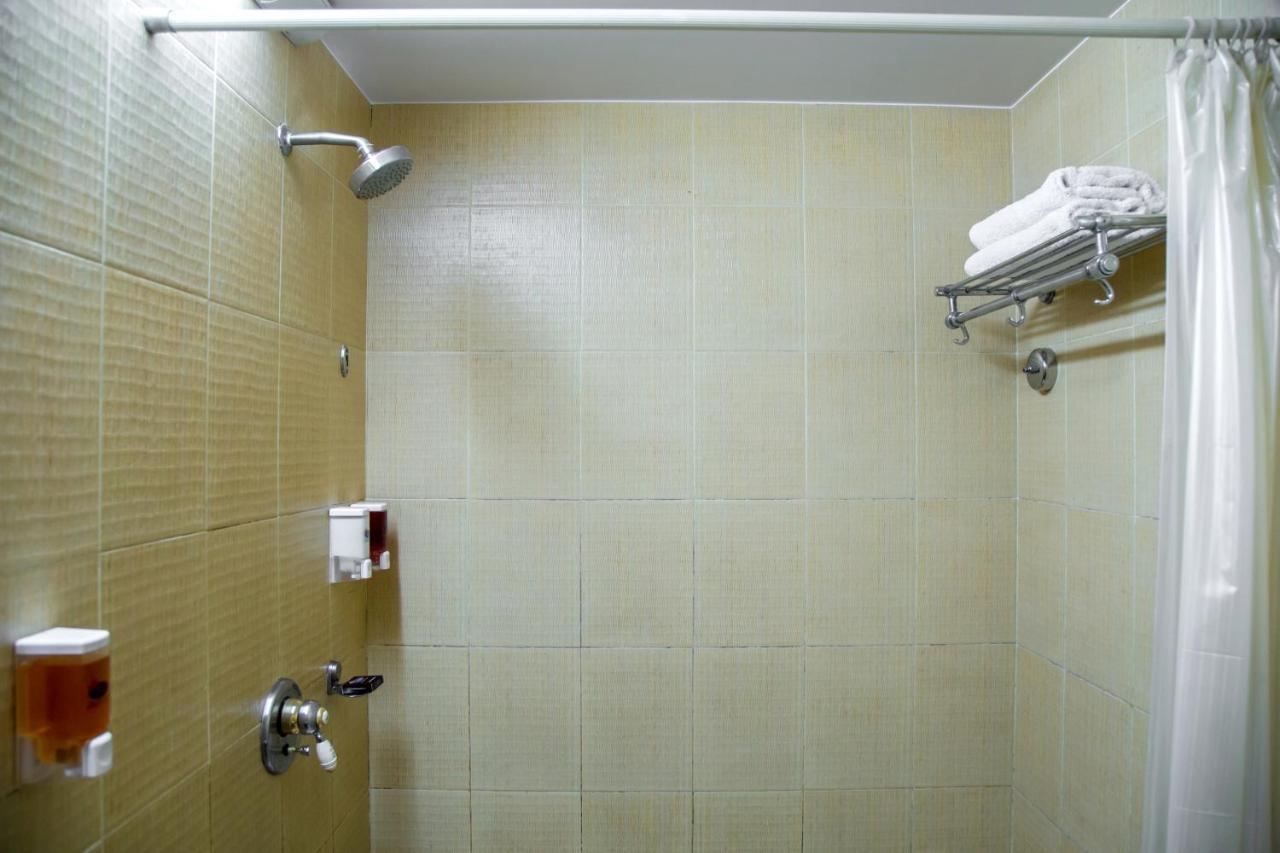 Hotel Tip Top Plaza Thane Buitenkant foto