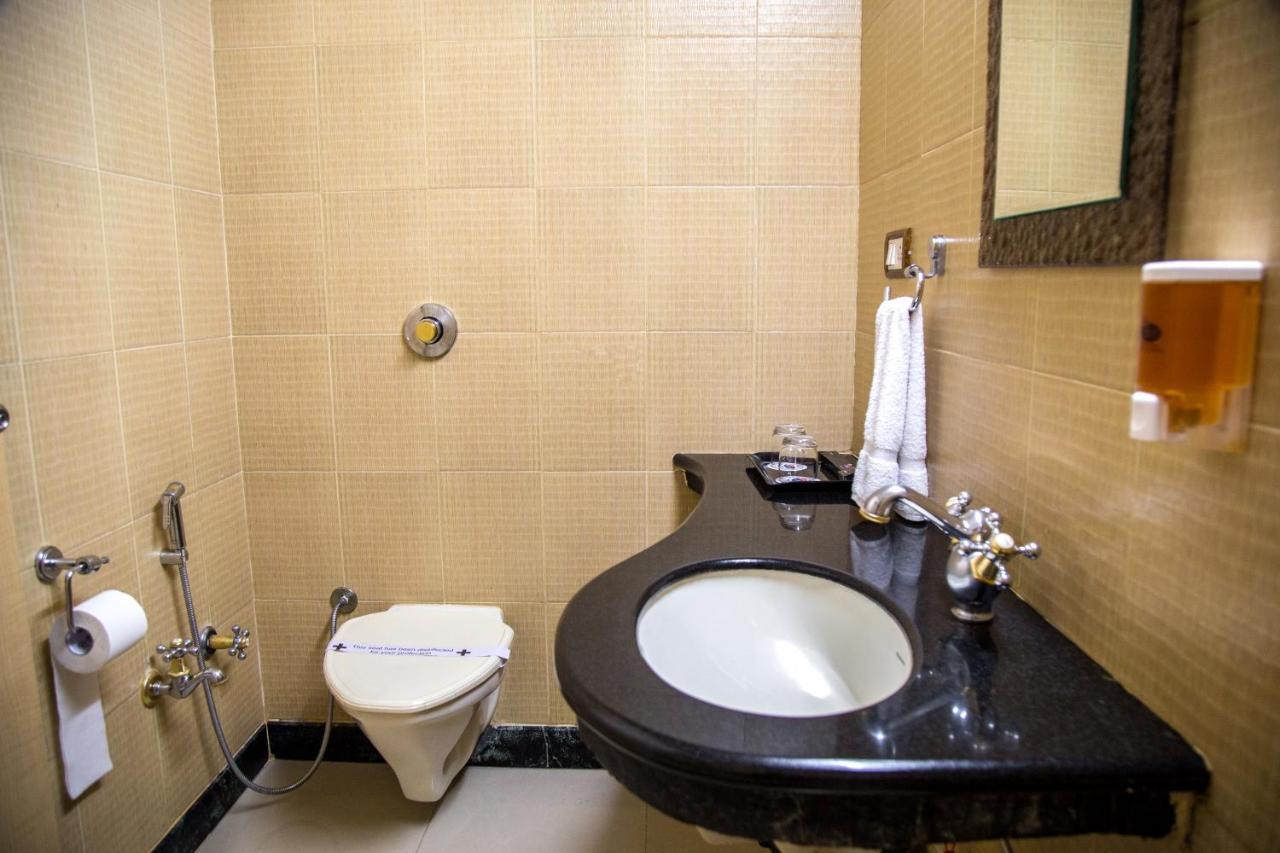 Hotel Tip Top Plaza Thane Buitenkant foto