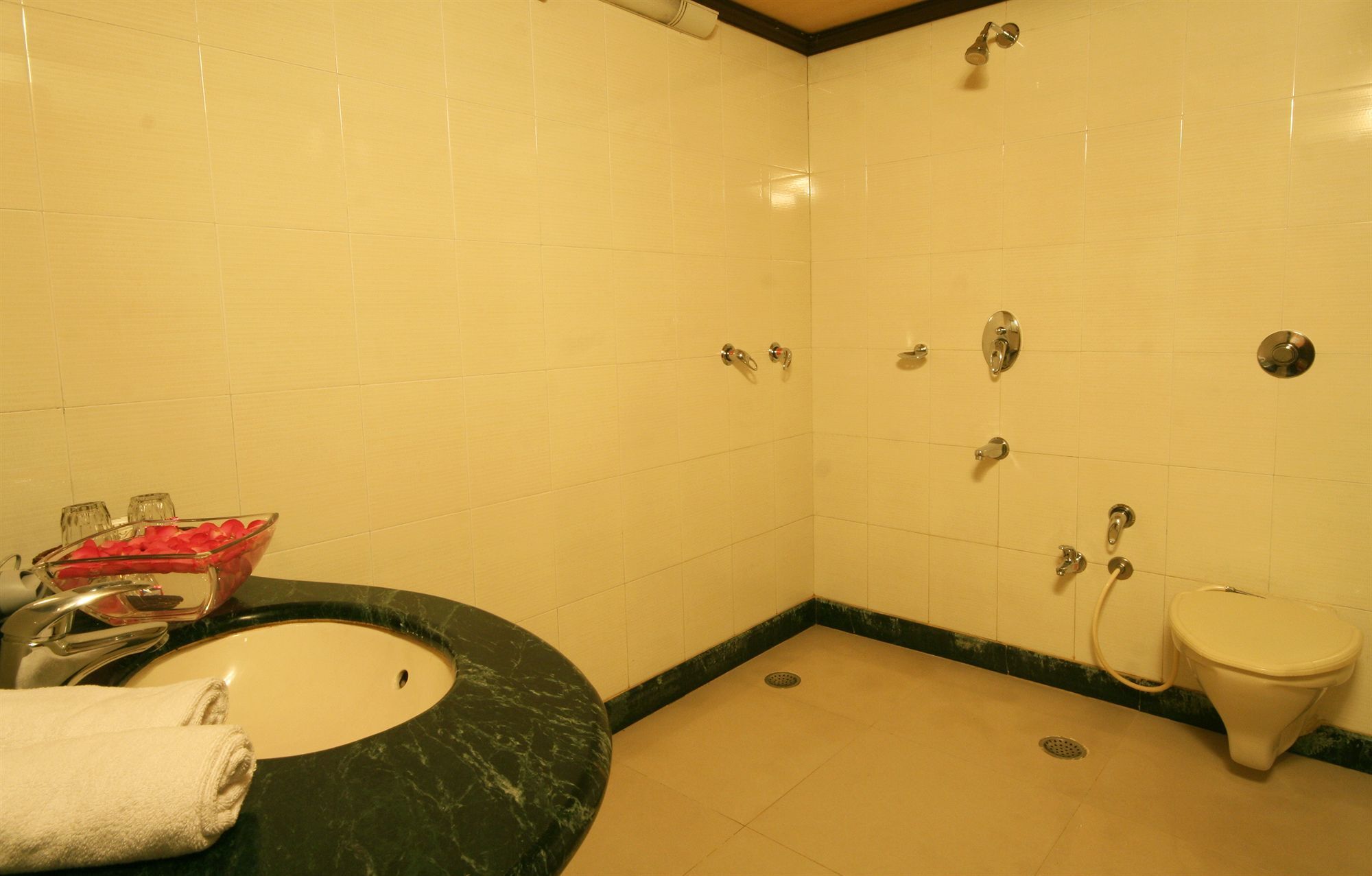 Hotel Tip Top Plaza Thane Buitenkant foto